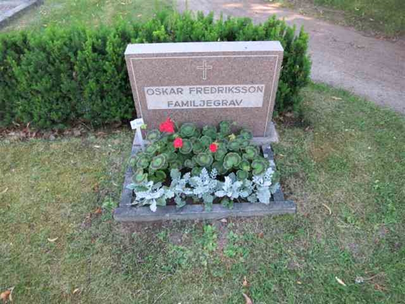 Grave number: TN 4   166-168