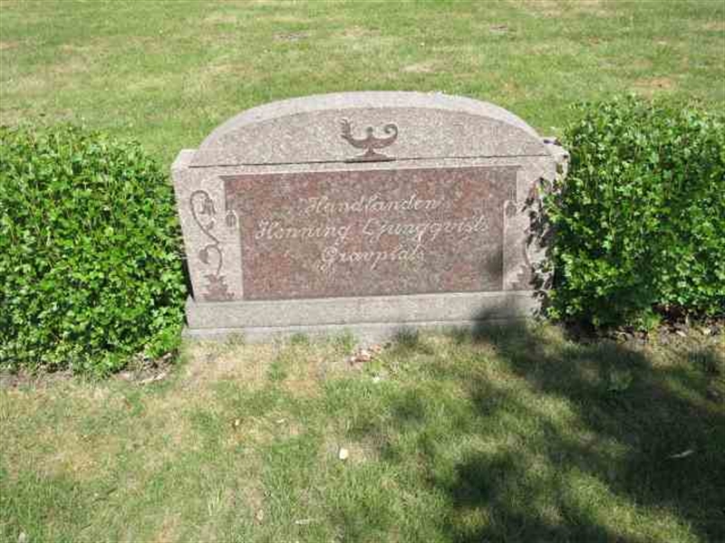 Grave number: TN 1   300-301