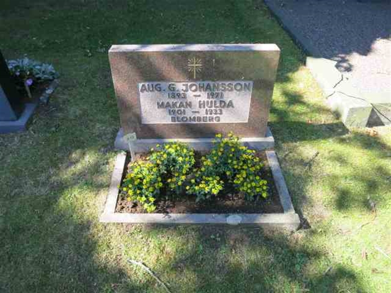 Grave number: TN 3    73-74