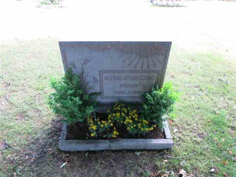 Grave number: TN 2   494-495