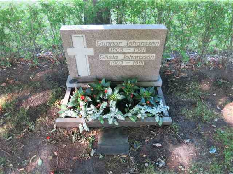 Grave number: TN 2   530-531