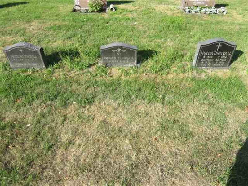 Grave number: TN 2   104-107