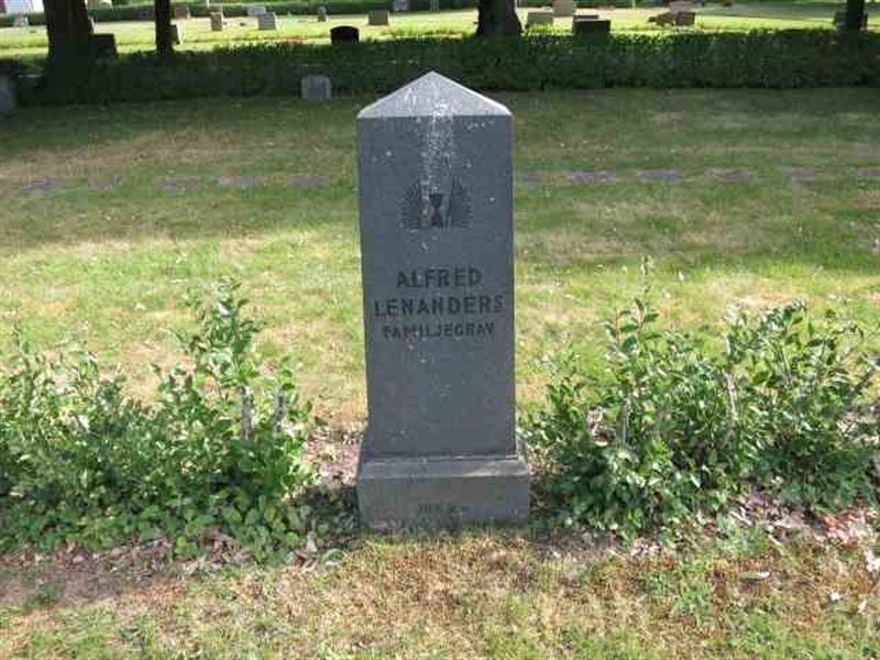 Grave number: TN 1   104-106