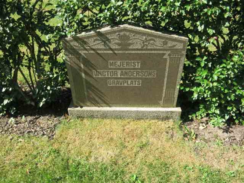 Grave number: TN 7    44-45