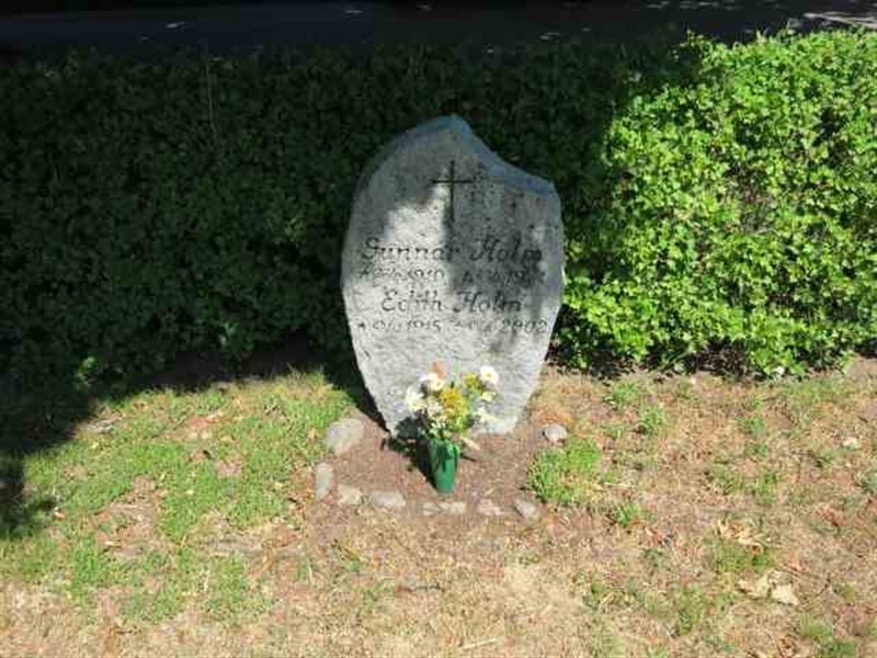 Grave number: TN 2   583-584