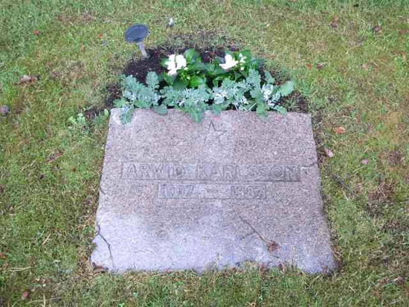 Grave number: TN G   121