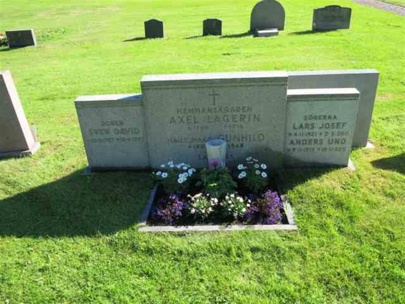 Grave number: RN A   452-455