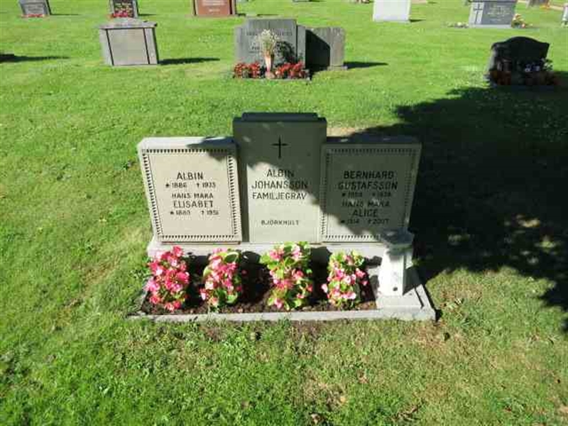 Grave number: RN B   466-469
