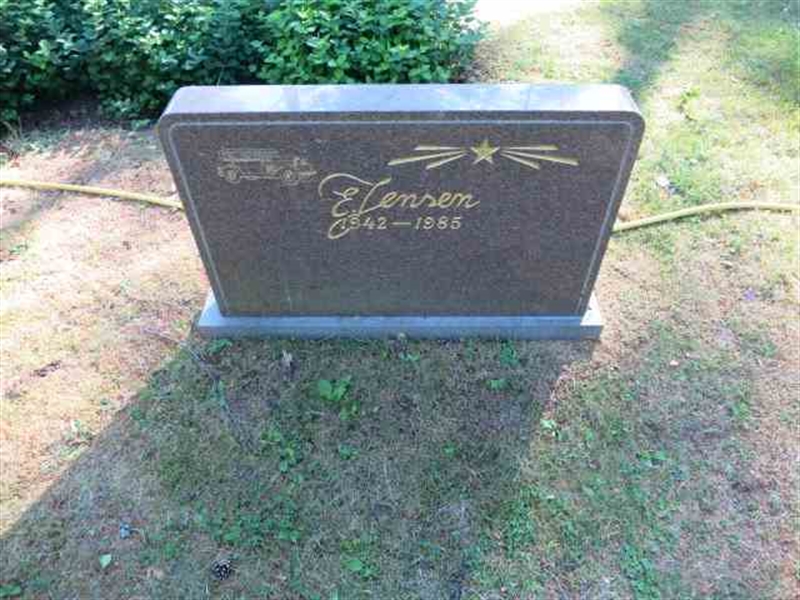 Grave number: TN U   323-324