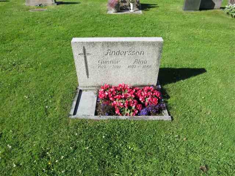 Grave number: RN D   872-873