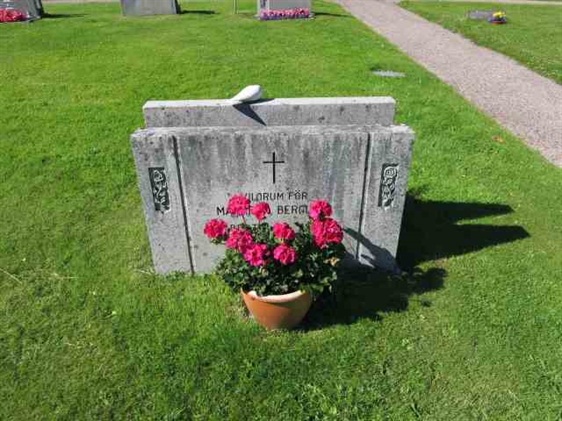 Grave number: RN D   976-978