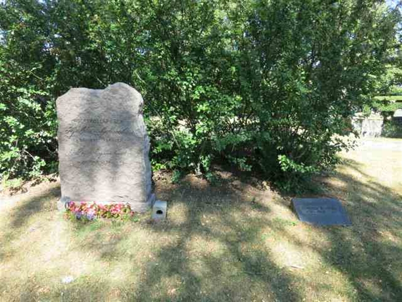 Grave number: TN BB3    22-25