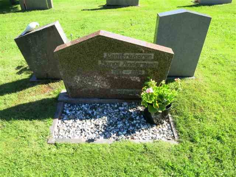 Grave number: RN D   914-915