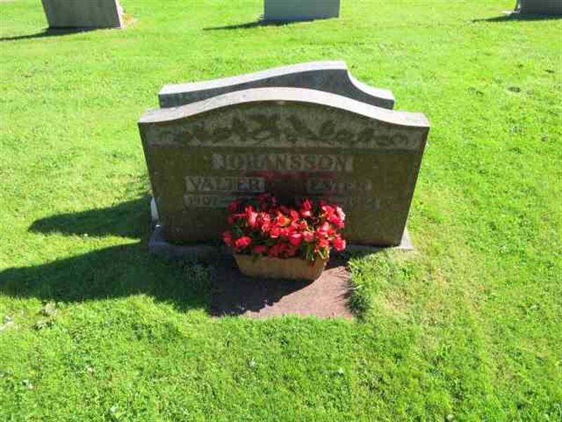 Grave number: RN D   916-917