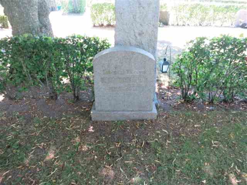 Grave number: TN BB4    61-62