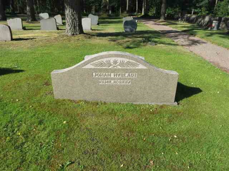 Grave number: RN E    28-33