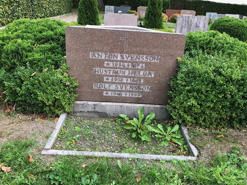 Grave number: AK 04    11, 12