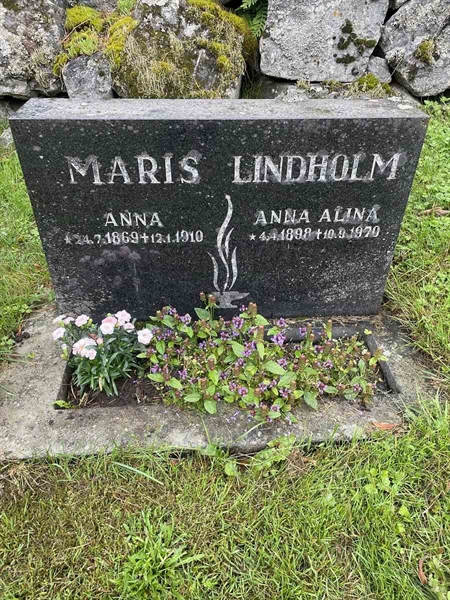 Gravnummer: N 4 4   691