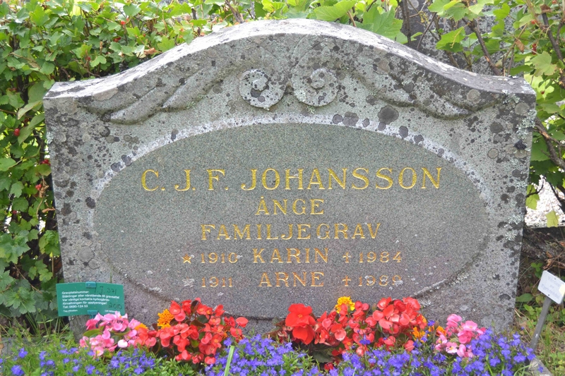 Grave number: 1 J   371