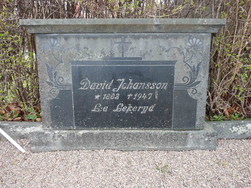 Grave number: LE 3   15