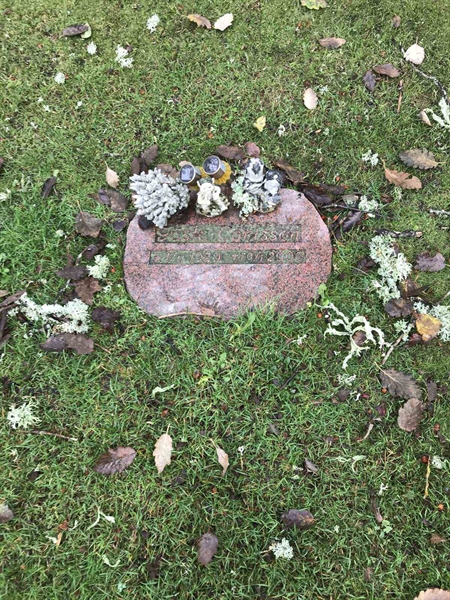 Grave number: B 01   207