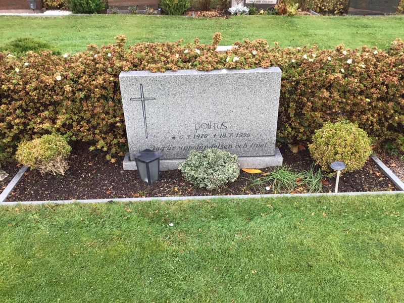 Grave number: LM 4 400  037, 038
