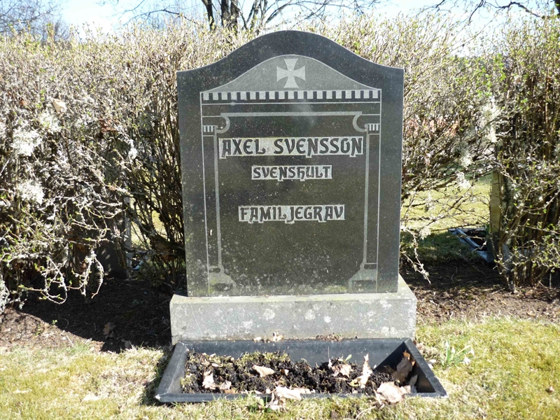 Grave number: ÖD 04   37, 38, 39
