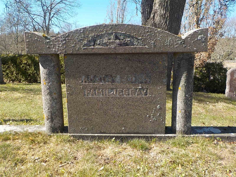 Grave number: 2 4   127-128
