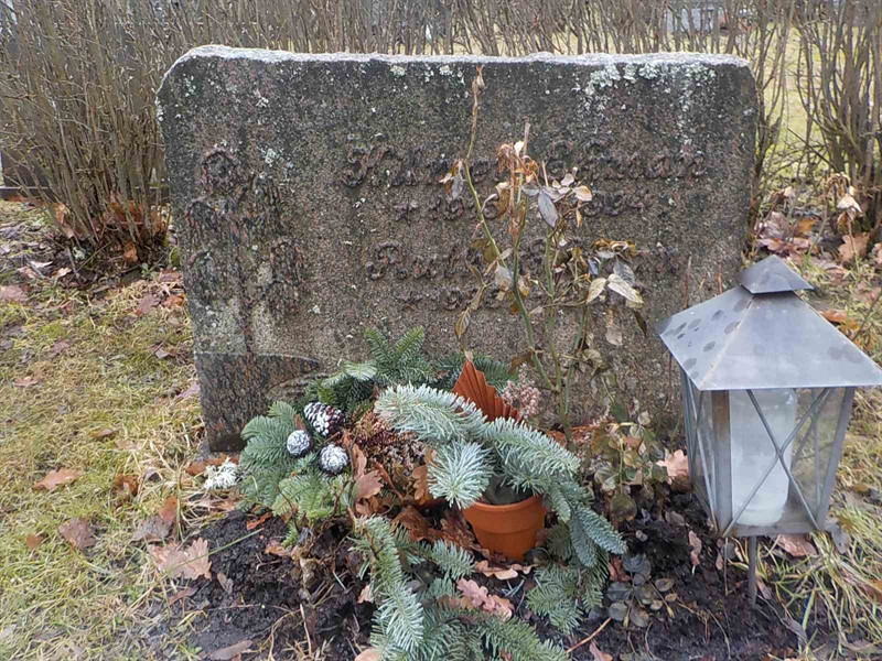 Grave number: 2 3   261-262