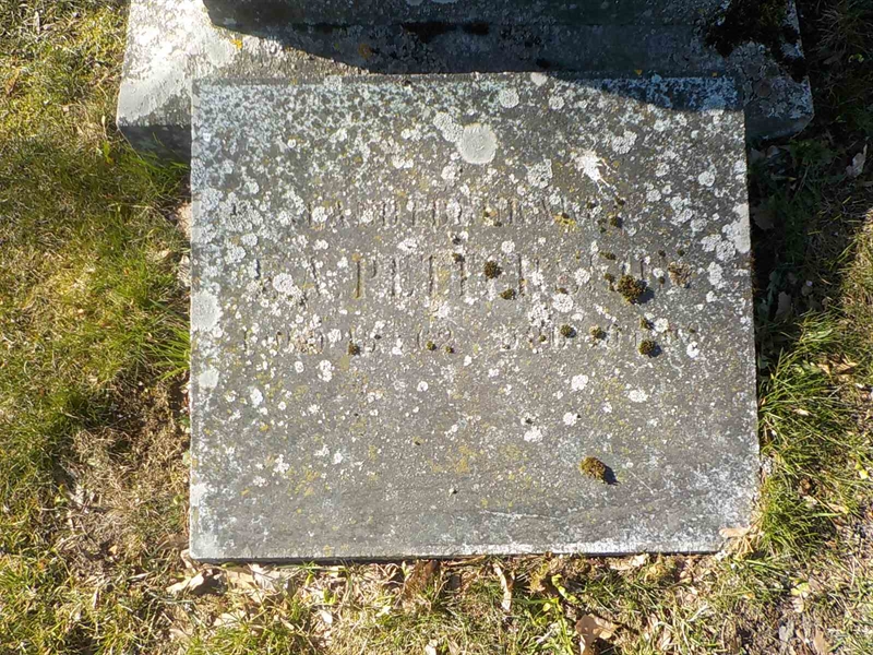 Grave number: 2 4   102-104