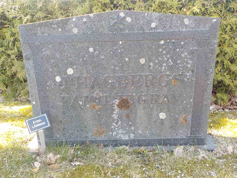 Grave number: 2 4   120-121