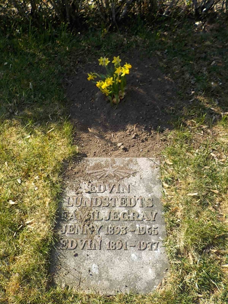 Grave number: 2 4   413-414