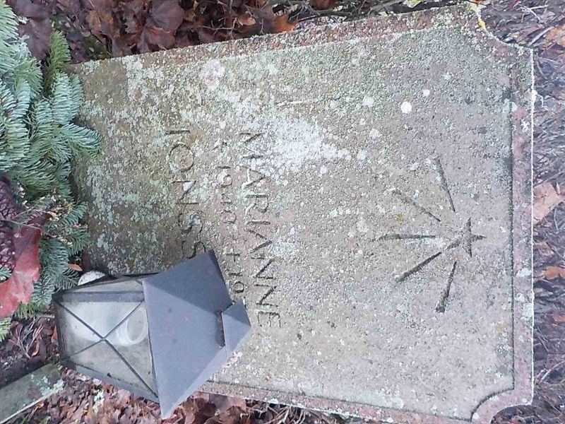 Grave number: 1 J   126