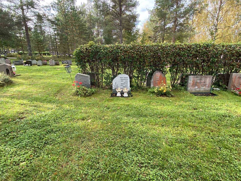 Grave number: 3 16   107