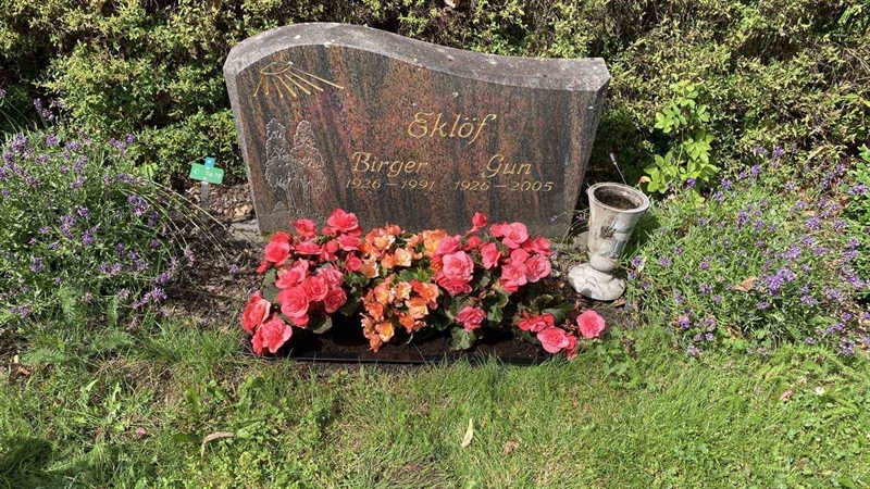 Grave number: Kärn ny C    74-75