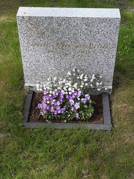 Grave number: KA 12    53
