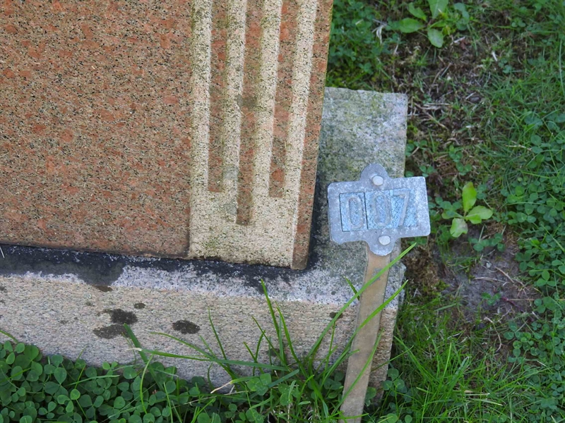 Grave number: BRO 7     7