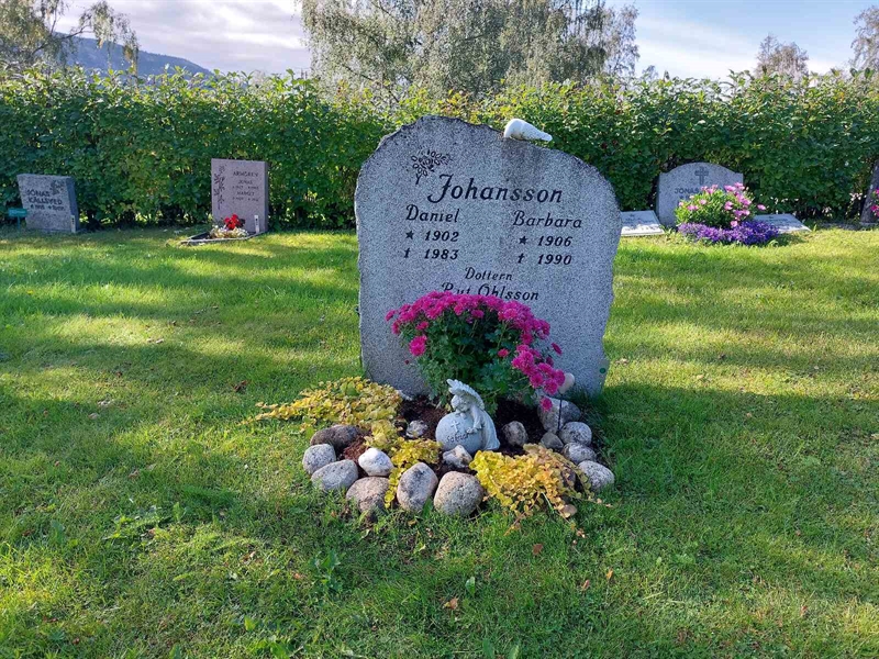 Grave number: K J   164, 165