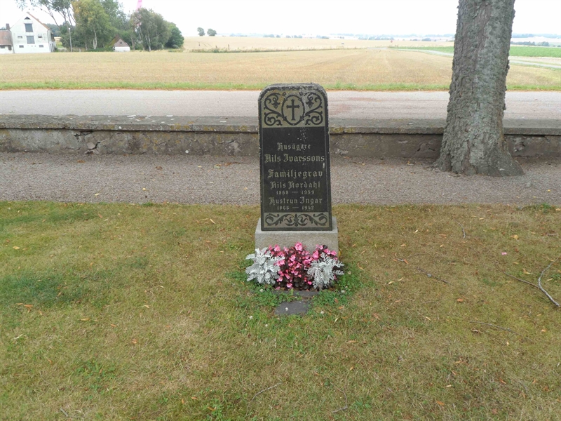 Grave number: SK B    13, 14, 15