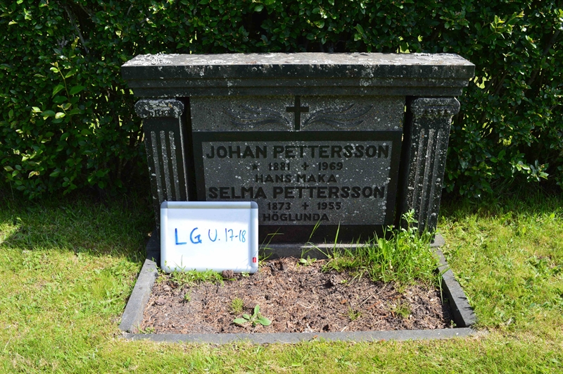 Grave number: LG U    17, 18