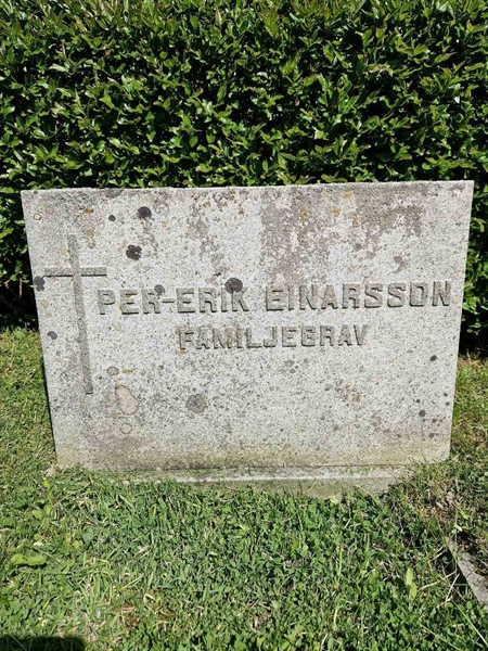 Grave number: 501 27 5439-5440