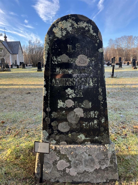 Hautatunnus: 2 C   132