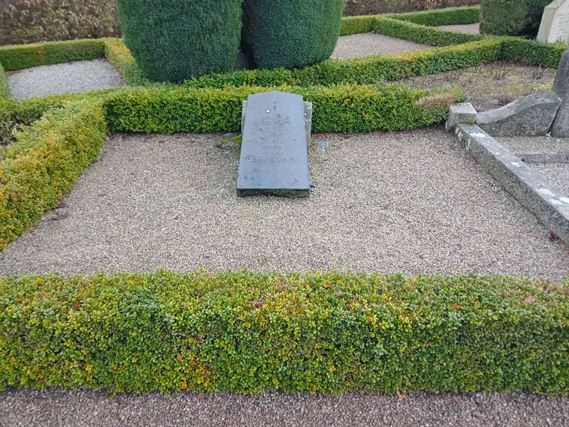 Gravnummer: Si J    27, 28