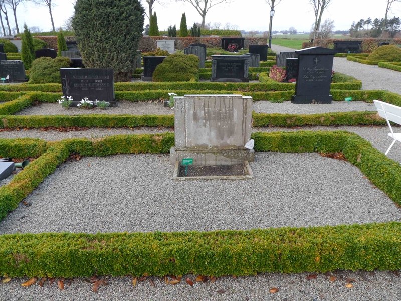Grave number: ÖTN NMK4     1, 2, 3