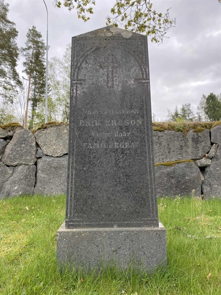 Grave number: 1 04 27, 28, 29