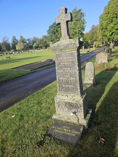 Grave number: Fr 4   389-390