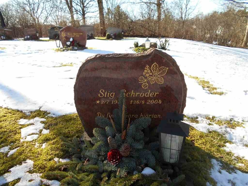 Grave number: FÄ 032    47