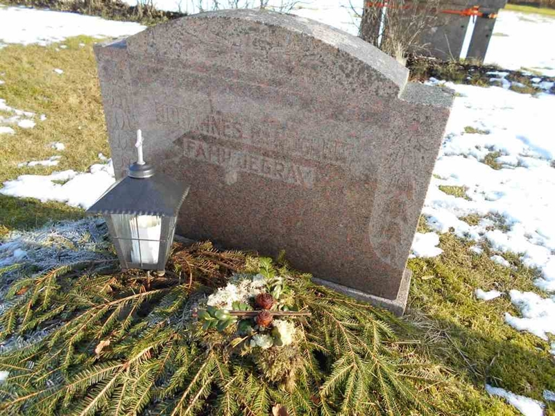 Grave number: FÄ 013    82A-C