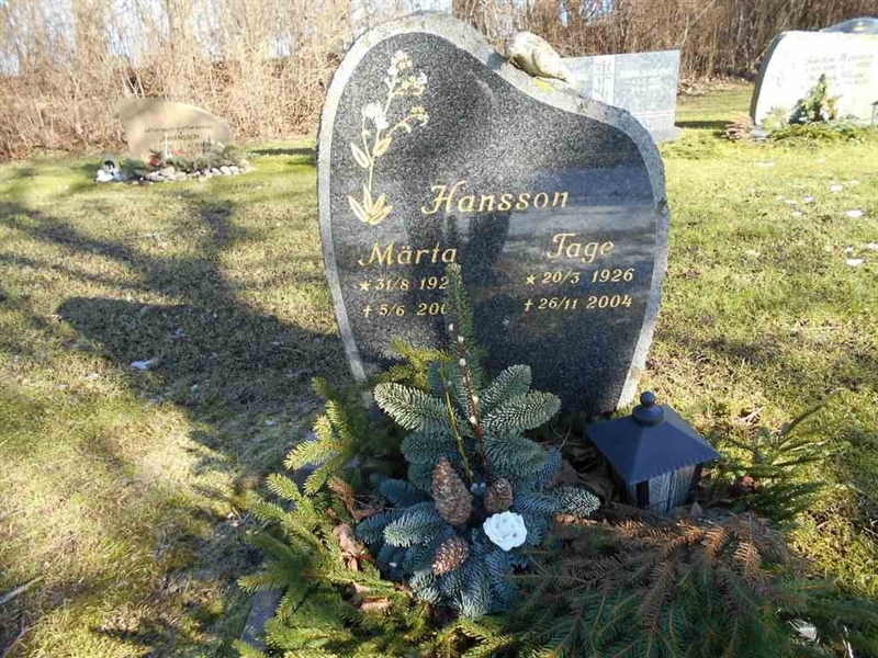 Grave number: FÄ 032   215-216