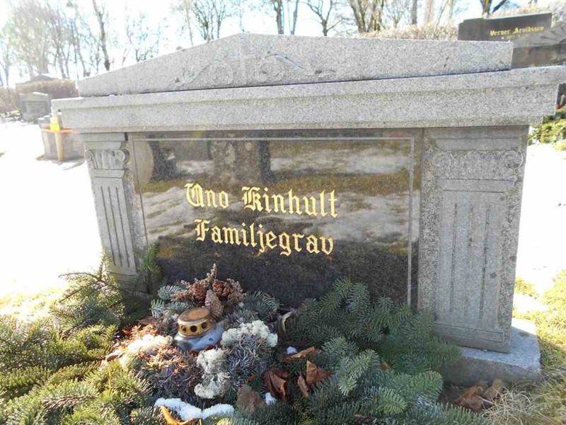 Grave number: FÄ 020    93-95